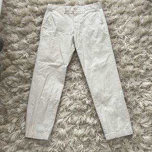 White gap men’s pants size 32x30 straight leg